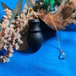 pendule en ébène du gabon bois perle en cristal de roche artistorie