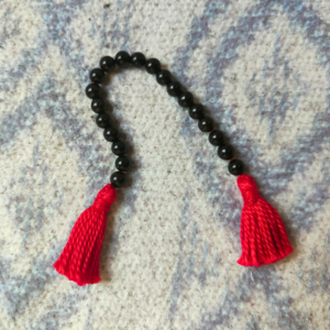 Patenôtre médiévale en bois, objet de dévotion reconstitué