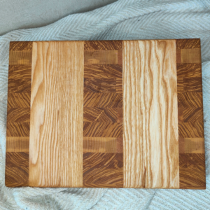 Planche à découper en bois de bout de frêne, de hêtre et de chêne