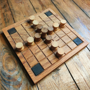 Jeu de Brandub médiéval en bois, inspiré des jeux de table nord-européens